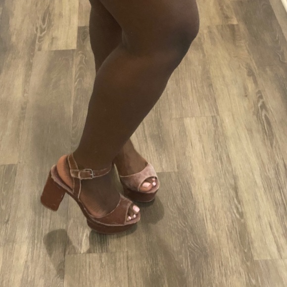 Chunky Velvet Heels - Picture 4 of 8